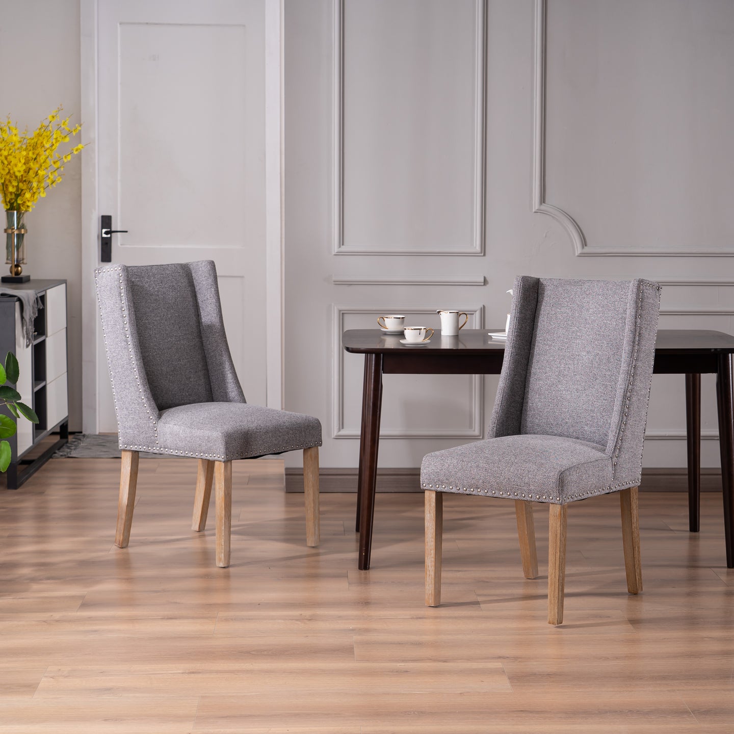 Wing dining chair